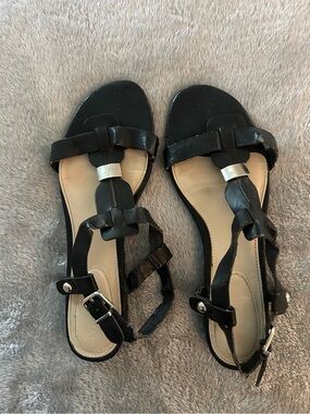 🤍🤍🤍Studio Paolo Black Leather T-Strap Sandals with Silver Accent